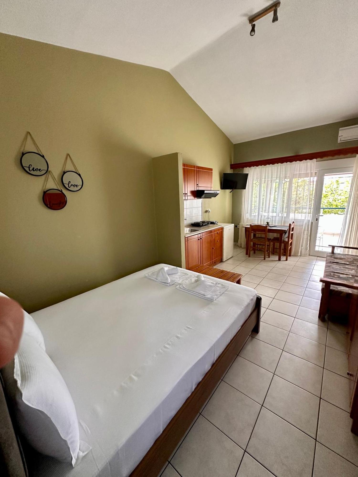 Artemis Hotel Apartments Keramotí Eksteriør bilde